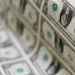 Dólar cai para R$ 5,47 um dia após estresse com Lei Magnitsky