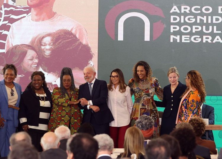 Lula defende participação social para evitar política desacreditada