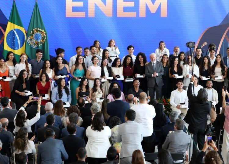 Estudantes, estados e municípios são reconhecidos no 1º Prêmio MEC