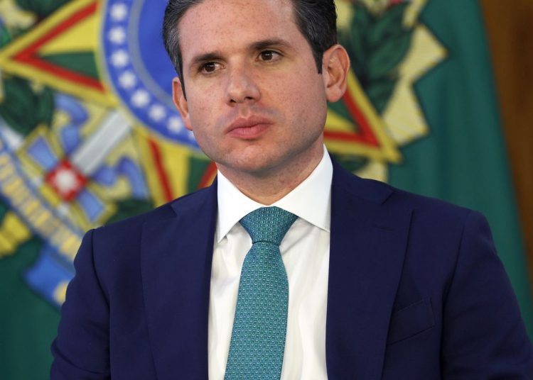 Hugo Motta diz que não vai ceder à chantagem para pautar anistia