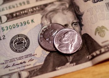 Dólar cai para R$ 5,50 com maior chance de corte de juros nos EUA