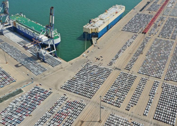 Com tarifaço, desafio de exportadores é encontrar novos mercados