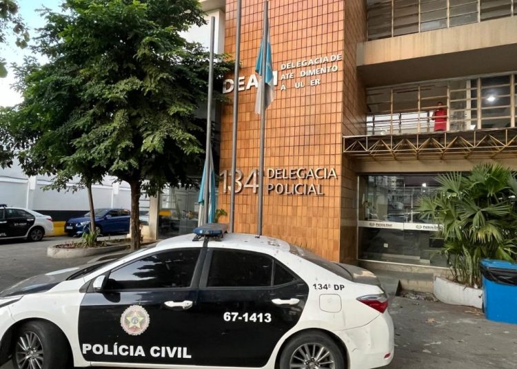 Casal é agredido durante assalto a residência em Campos; criminosos levam R$ 7 mil