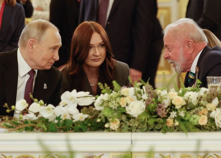 Putin liga para Lula, e presidentes discutem Brics e guerra na Ucrânia