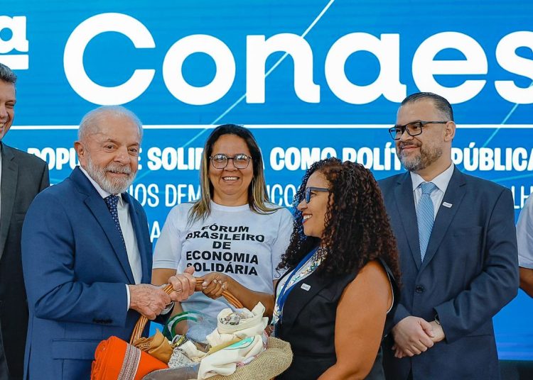 Lula cobra consenso para regulamentação da lei de economia solidária