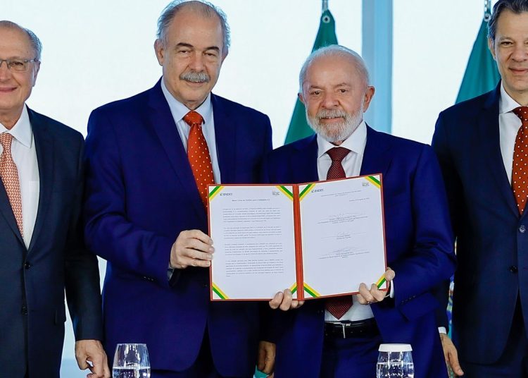 Governo federal anuncia credito de R$12 bilhões para a indústria 4.0