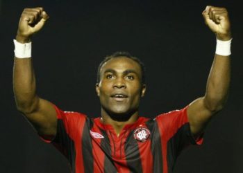 Reunião com Petraglia na madrugada convenceu atacante a trocar Athletico por clube chinês