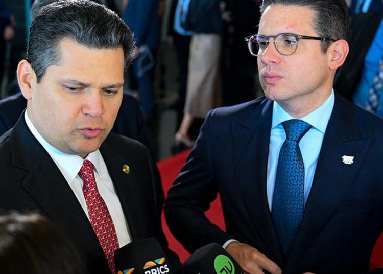 Alcolumbre diz que ocupação das mesas é arbitrária e antidemocrática