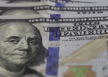 Dólar sobe para R$ 5,40 em dia de correção no mercado