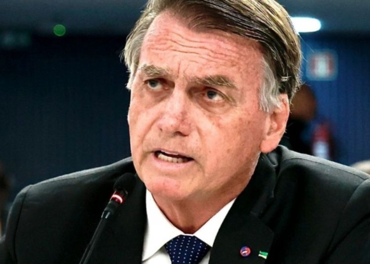 Defesa de Bolsonaro recorre contra prisão domiciliar