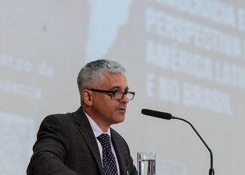 Levitsky analisa riscos de autoritarismo e a defesa da democracia