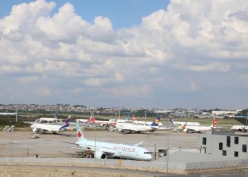 Aviões quase batem durante taxiamento no Aeroporto Internacional de SP