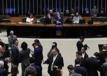 Câmara aprova urgência para isenção do IR de quem ganha até R$ 5 mil
