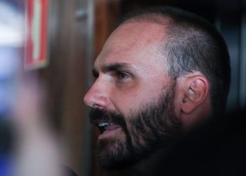 Motta envia pedido para cassar Eduardo Bolsonaro ao Conselho de Ética
