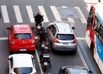 Conheça dez cuidados para uma viagem de moto mais segura