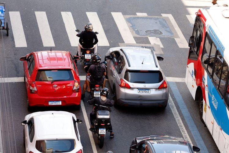 Conheça dez cuidados para uma viagem de moto mais segura