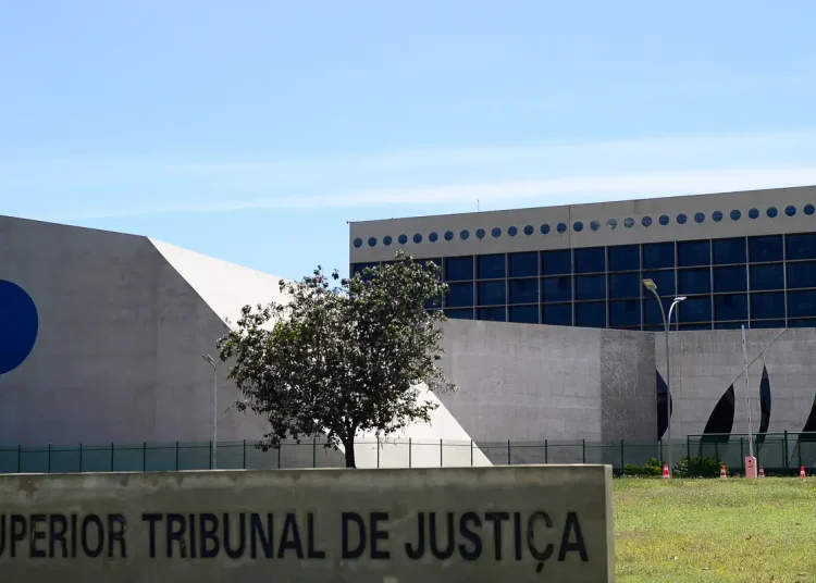 STJ suspende julgamento de condenada pela morte dos pais em Brasília