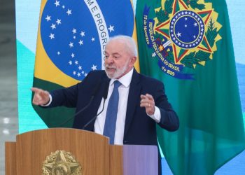 Lula critica aprovação da PEC da Blindagem: “Não é coisa séria”