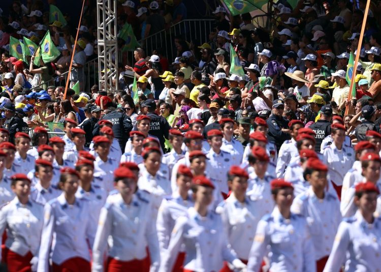 7 de Setembro: 45 mil pessoas acompanham desfile em Brasília