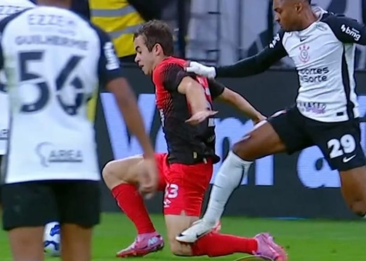 Athletico é eliminado pelo Corinthians e dispara contra a arbitragem