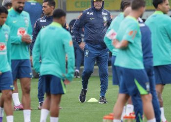 Seleção treina nesta quarta (3) com elenco completo
