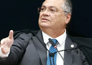 Dino vota pela condenação dos oito réus do núcleo 1 da trama golpista