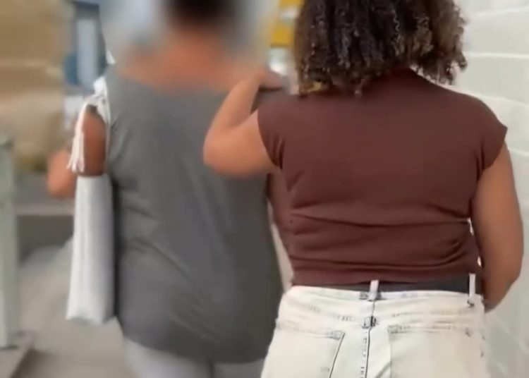 Mulher acusada de extorquir vereador é presa em Macaé