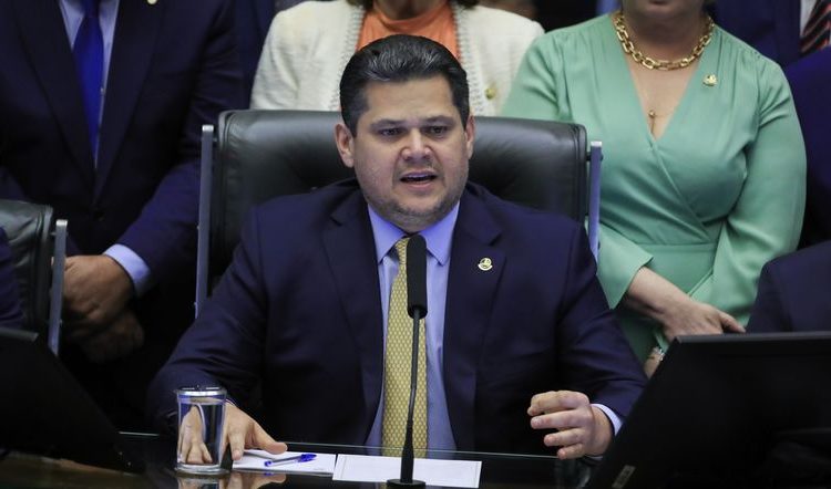 Congresso promulga PEC que muda regras para pagamento dos precatórios