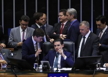 Juristas criticam PEC da Blindagem, aprovada na Câmara dos Deputados