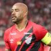 Ídolo do Athletico é dispensado de time rebaixado na Série B