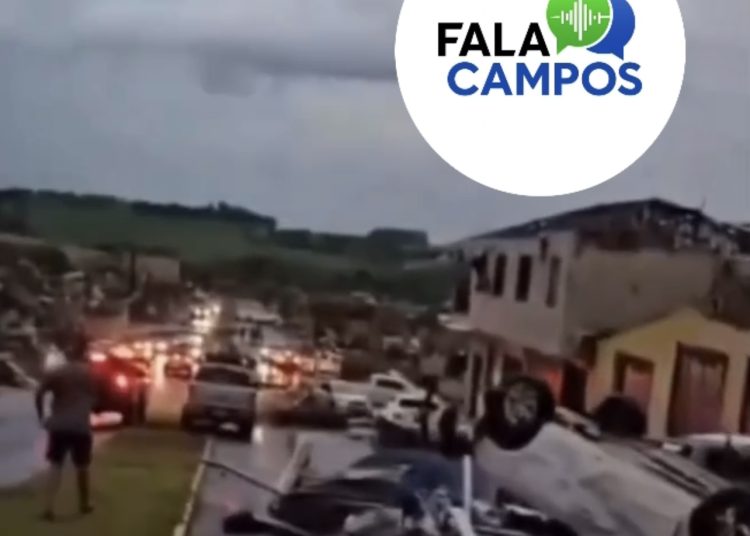 Tornado atinge e destrói casas no Paraná