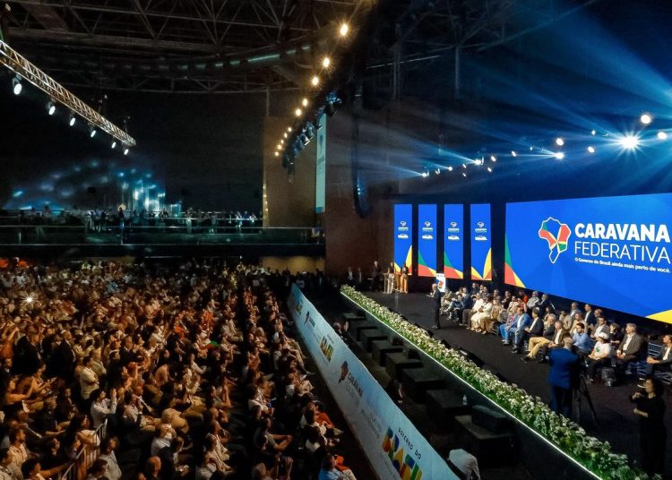 Por telefone, Lula diz a Trump que América Latina não quer guerra