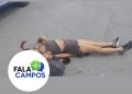 Uma mulher, identificada como Rosileide Melo Lima, de 36 anos, foi assassinada a tiros, na manhã desta quinta-feira (04), em Campos dos Goytacazes, Norte Fluminense. O crime aconteceu na Rua Cidade Lima, no bairro Parque Santa Rosa.