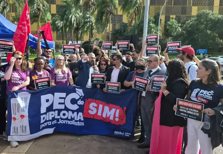 Motta alega questão de segurança para expulsar jornalistas de plenário