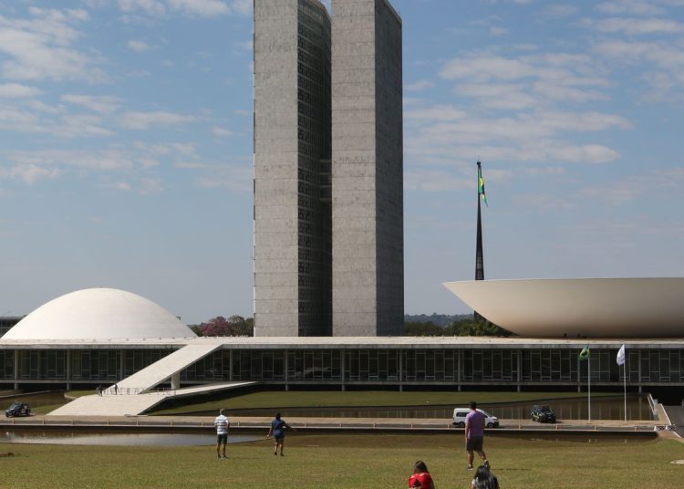Plenário da Câmara deve votar PEC da Segurança Pública na terça-feira