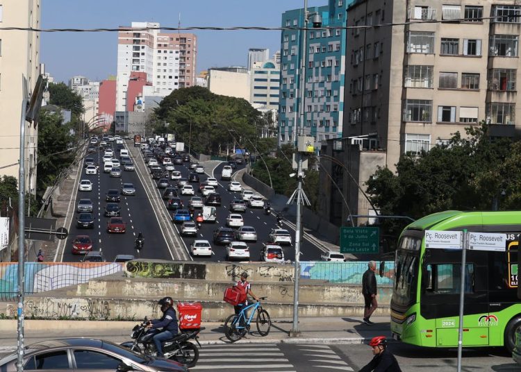 Rodízio de veículos volta a partir desta quinta-feira (19) em SP