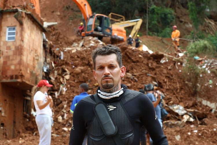Voluntários cruzam estados para ajudar vítimas das chuvas em MG