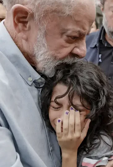 Perdas materiais serão recuperadas, diz Lula em visita a Minas Gerais
