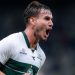 Uruguaio polivalente vira peça fundamental no Coritiba e recebe elogios de técnico