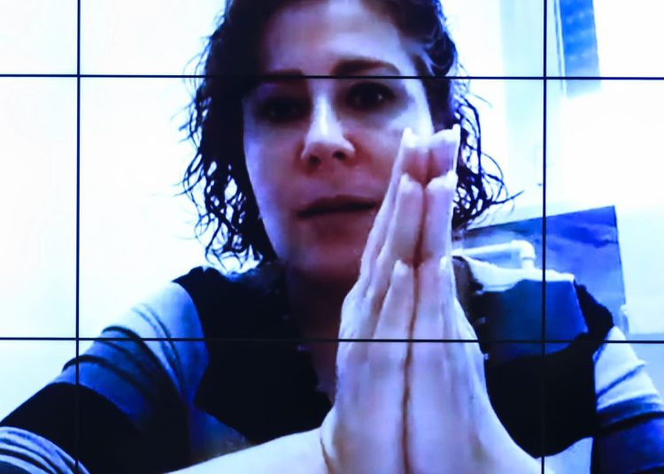 Alexandre de Moraes arquiva inquérito contra Carla Zambelli