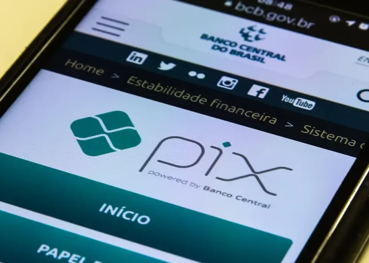 Pix por aproximação completa um ano com baixa adesão