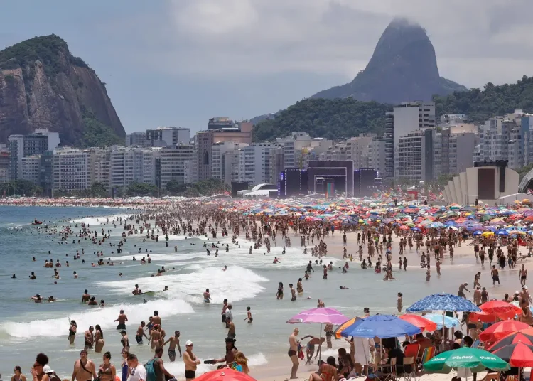 Resgates no mar do RJ passam de mil. Veja orientações de segurança