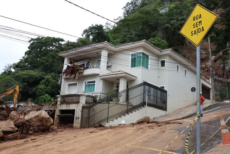 Buscas em Juiz de Fora estão encerradas; moradores seguem fora de casa