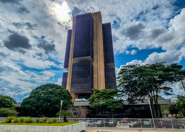 Banco Central reduz taxa básica de juros para 14,75% ao ano