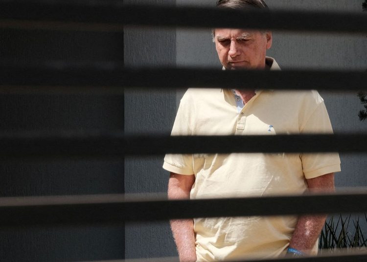 Defesa de Bolsonaro diz que ex-presidente não sabia de vídeo do filho