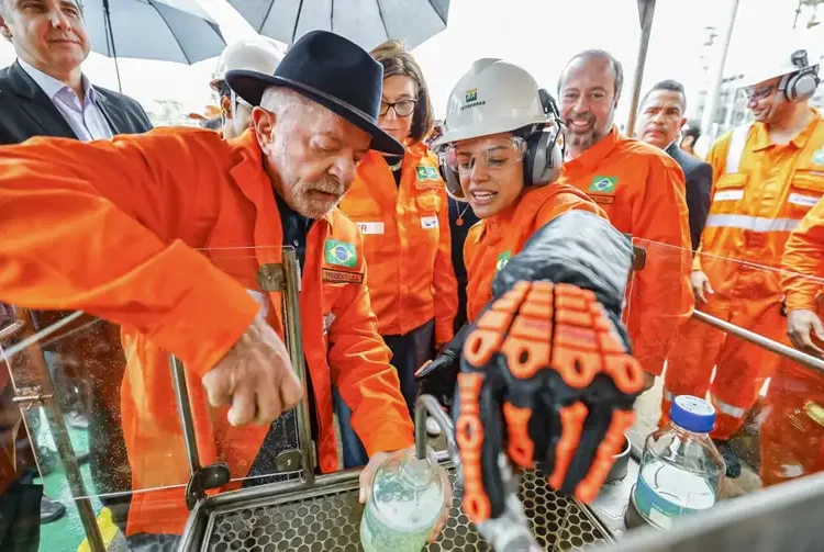 Lula defende criação de reserva estratégica de combustíveis