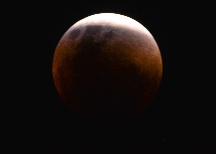 Saiba como será a Lua de Sangue na próxima terça-feira