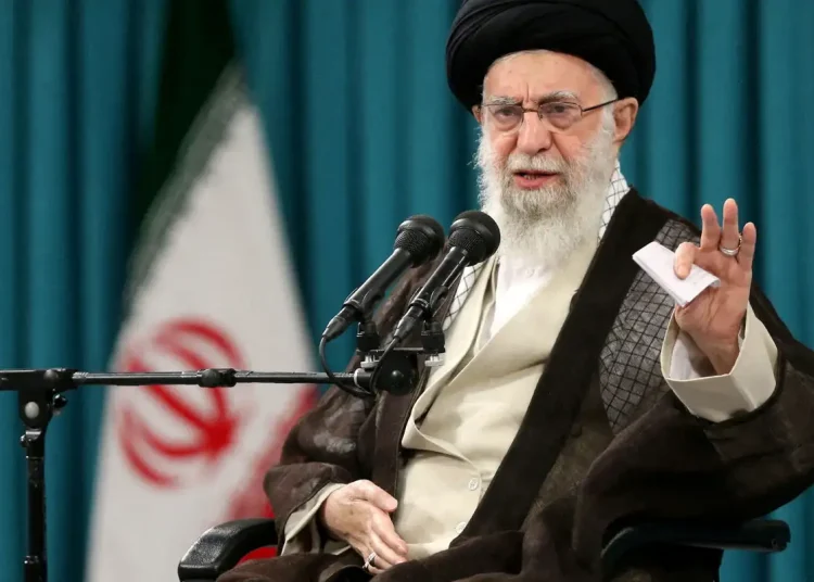 TV iraniana confirma morte de Khamenei e órgão colegiado assume poder