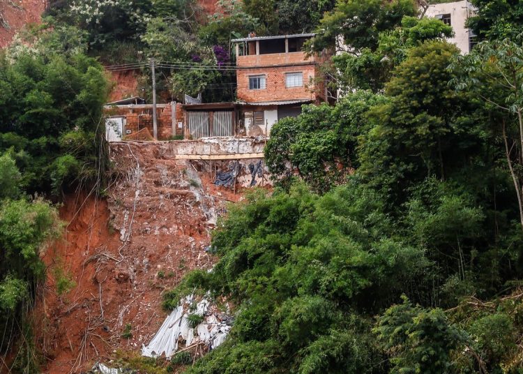 Chuvas mantêm áreas isoladas e reforçam vistorias em MG