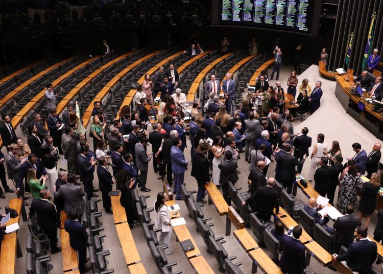 Congresso derruba veto de Lula e mantém PL da Dosimetria